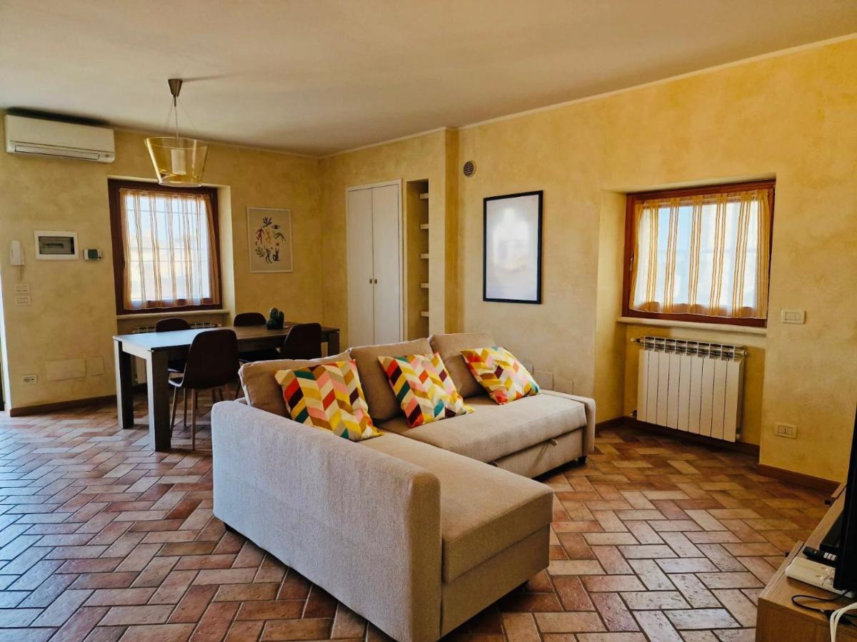 Apartamento Thomas' Castle Pozzolengo Exterior foto